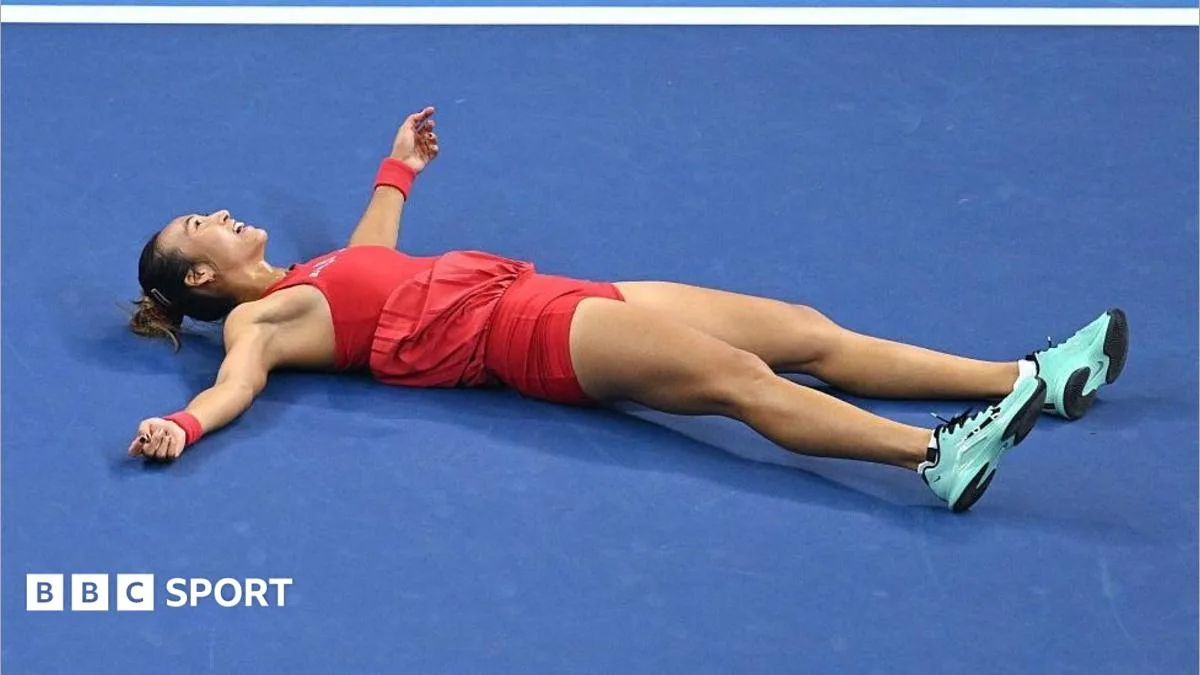 Karaoke-singing Zheng makes history with China Open win