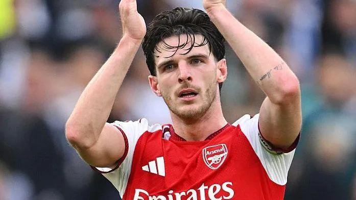 Declan Rice applauding the Arsenal fans