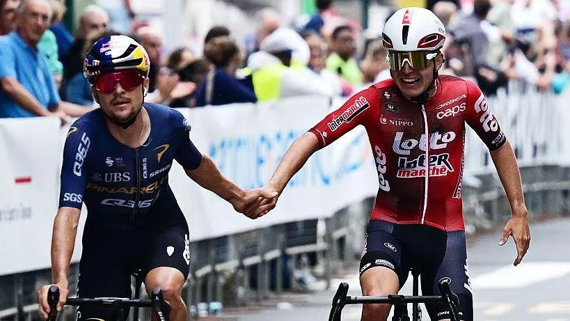 Tom Pidcock congratulates Jarno Widar after he wins the Tre Valli Varesine race in October 2026