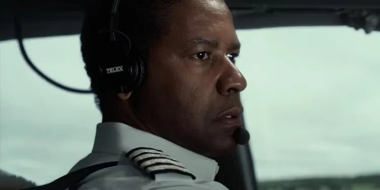 Flight - Denzel Washington worried in the cockpit of a plane