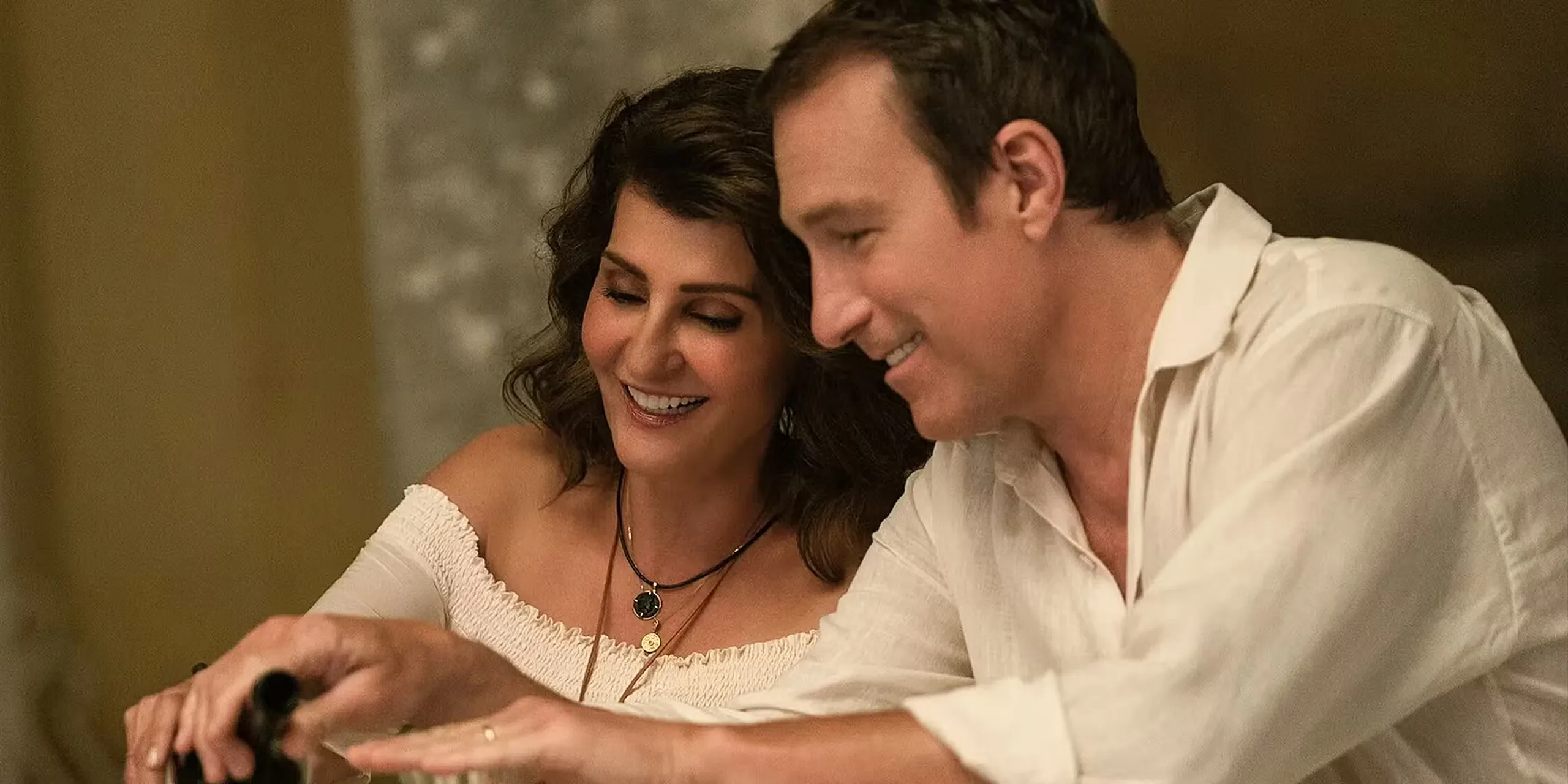 Nia Vardalos and John Corbett pouring a bottle in My Big Fat Greek Wedding 3