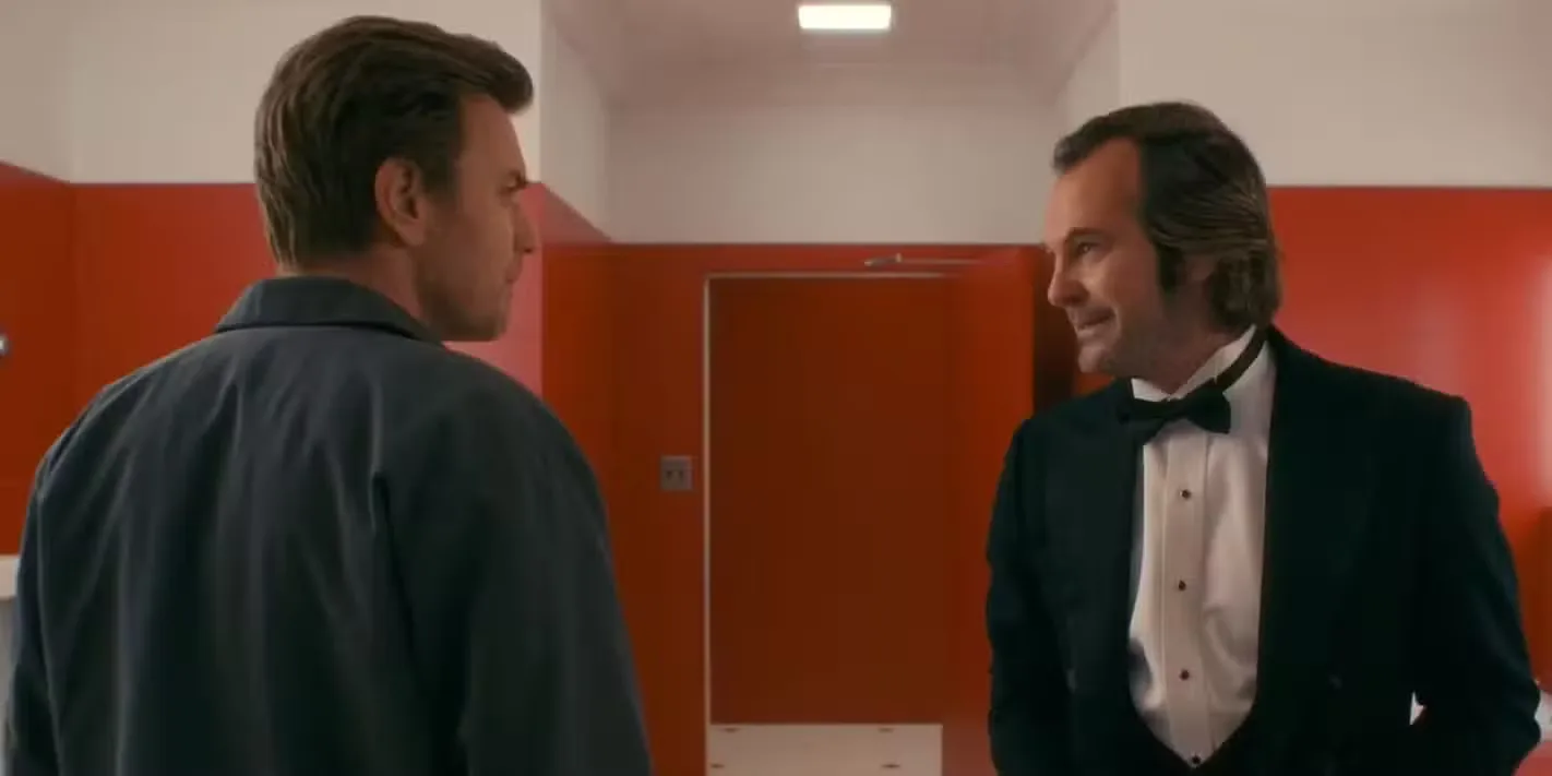 Danny Torrance (Ewan McGregor) and the ghost of Jack Torrance (Henry Thomas) talk in the bathroom 'Doctor Sleep'