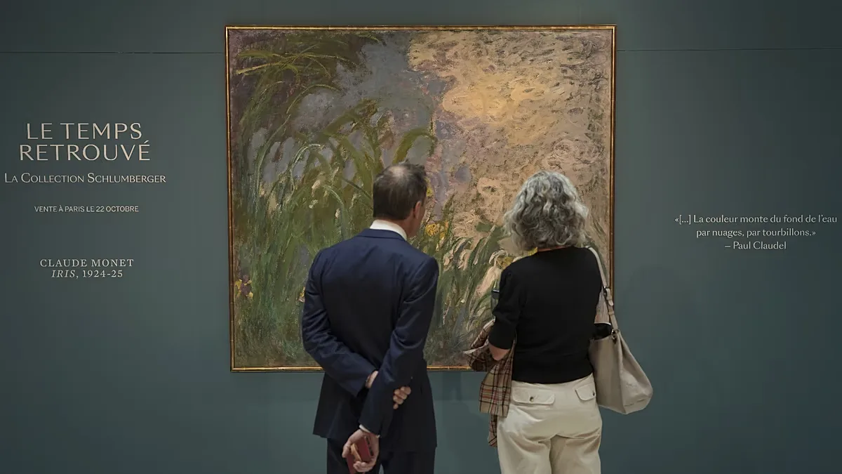 "Iris", a painting by Claude Monet, is on display at Sotheby's auction house in Paris this Thursday, 17 September 2026.