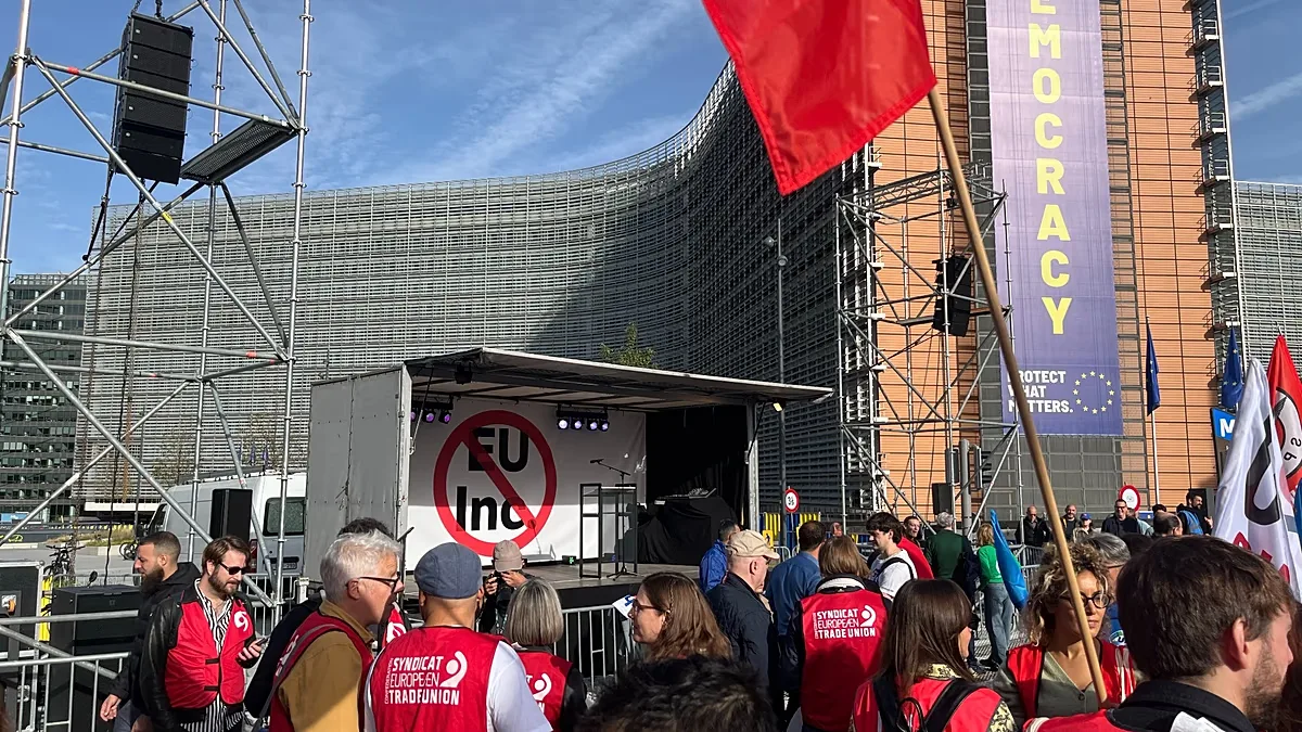 European trade unions demonstrating in front of the European Commission in Brussels, 24 September, 2026. 