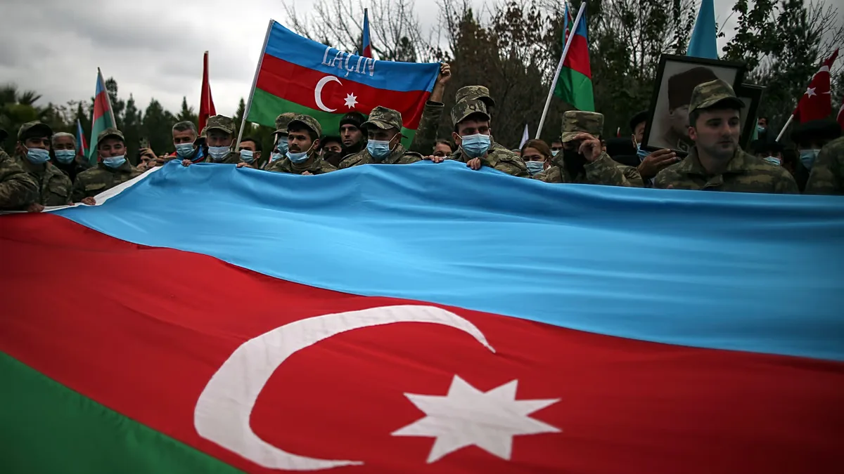 Soldiers with Azerbaijani flag