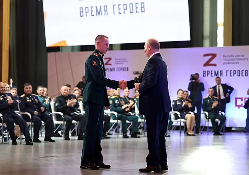 Президент России Владимир Путин во время встречи с участниками проекта «Время героев», направленного на содействие трудоустройству ветеранов на госдолжности. Москва, 14.06.26