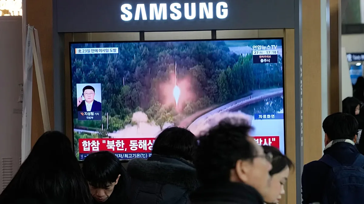 A TV screen shows a file image of a North Korean missile launch during a news program at Seoul Railway Station in Seoul, 27 January, 2026
