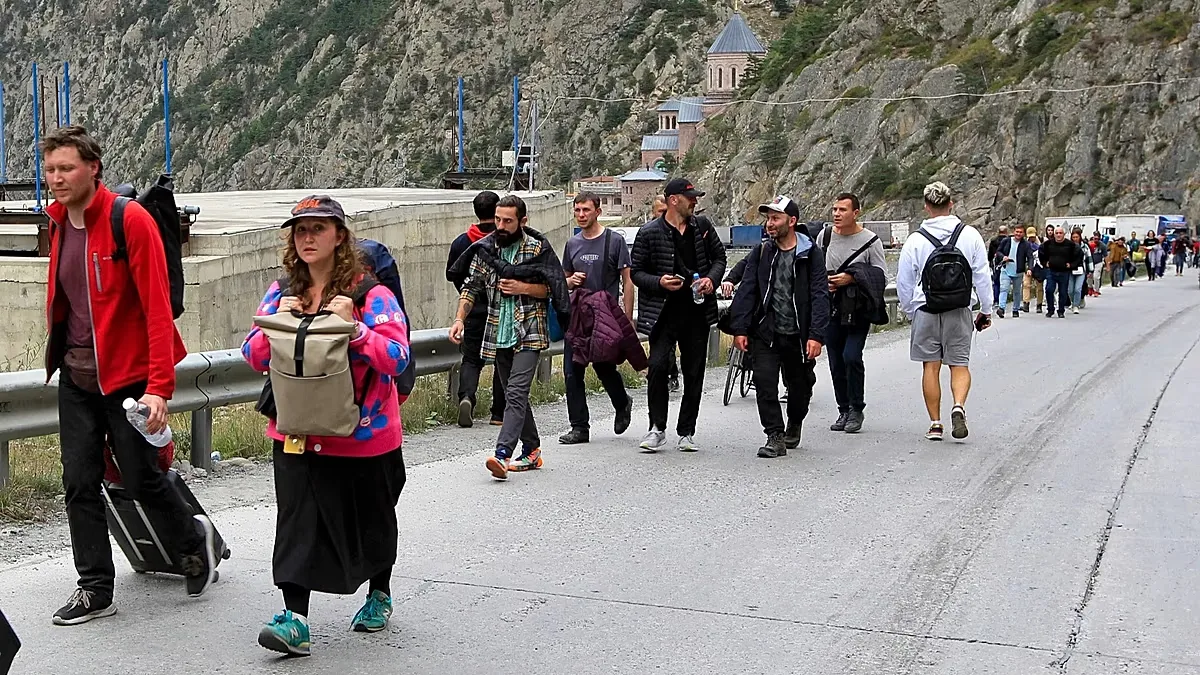 Human rights activists report a new exodus of Russians of conscription age leaving the country. Illustrative photo.