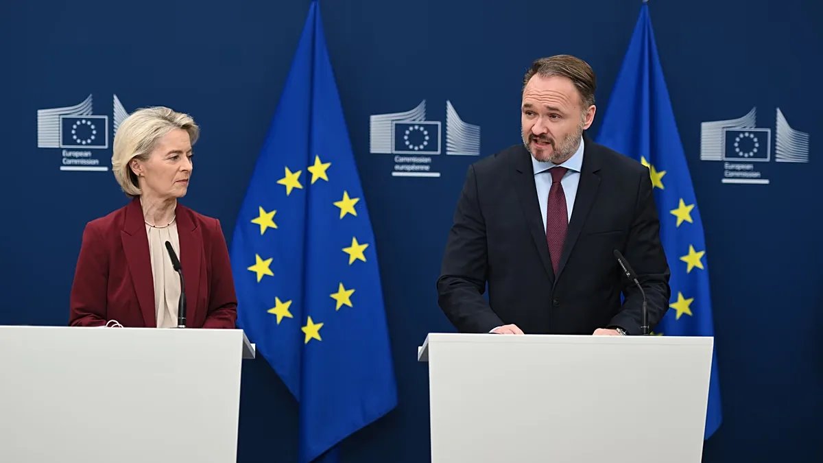 European Commission President Ursula von der Leyen and Commissioner for Energy Dan Jorgensen at a press conference on the phasing out of Russian fossil fuels, December 2025.