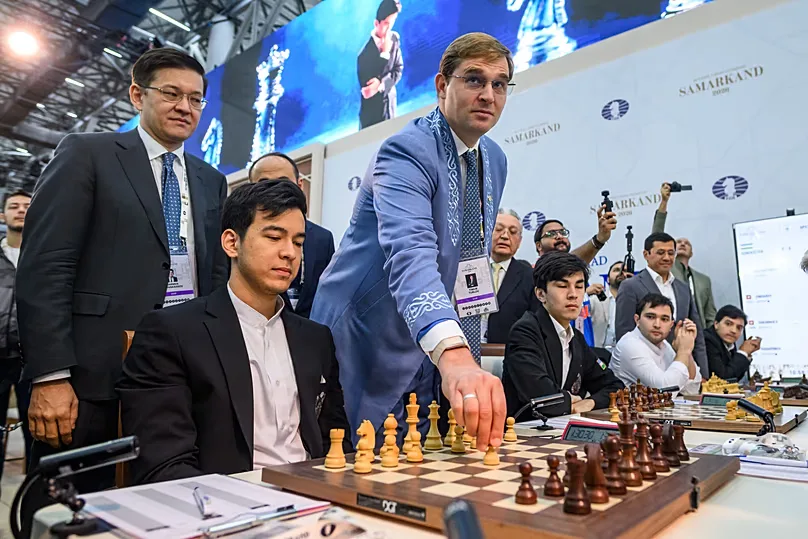 FIDE President Timur Turlov makes a ceremonial first move for Uzbekistan’s Nodirbek Abdusattorov in the final round.
