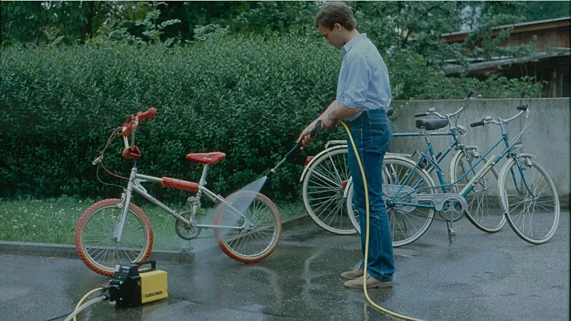 In 1984, Kärcher launched the world’s first portable high-pressure cleaner for domestic use. Its slogan was ‘Clean with high pressure – just like the professionals’.