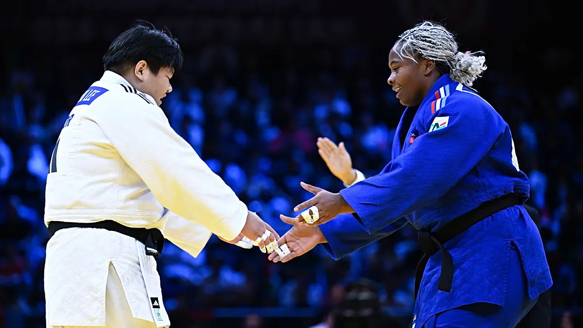 Hyeonji Lee (KOR) and Romane Dicko (FRA)